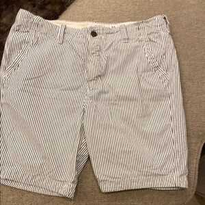Abercrombie and Fitch size 34 Men's Striped Gray Shorts